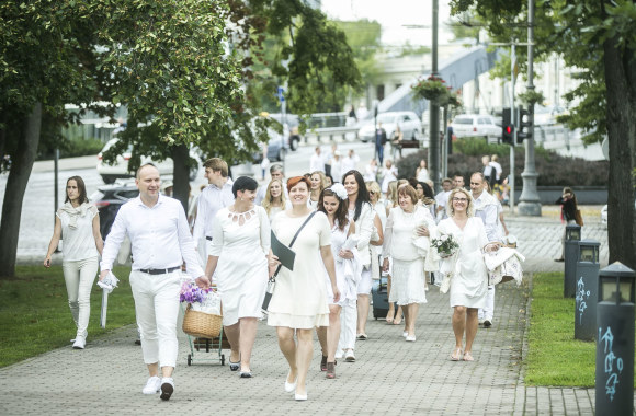 „Vakarienės baltai“ akimirka