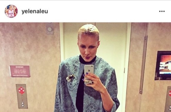 „Elvyra Design“ papuošalais pasipuošusi Yelena Leuchanka