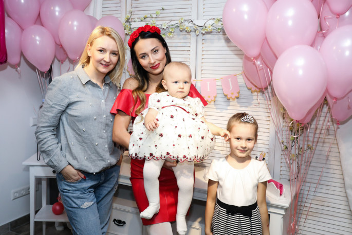 Viktorija Mauručaitė su dukromis Gabriele ir Angela bei anūke Adrija / Fotobanko nuotr.
