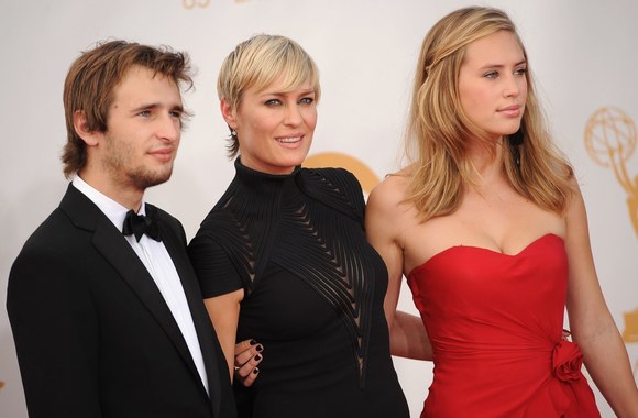 Dylan Penn su broliu Hopperiu ir mama Robin Wright