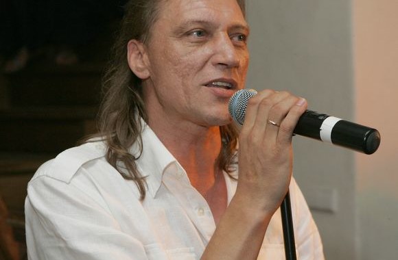 Atlikėjo Č.Gabalio žmona ir toliau keliauja po teismus. 