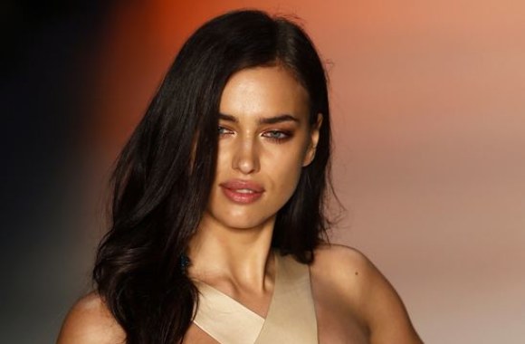 Irina Shayk „Triton“ kolekcijos pristatyme