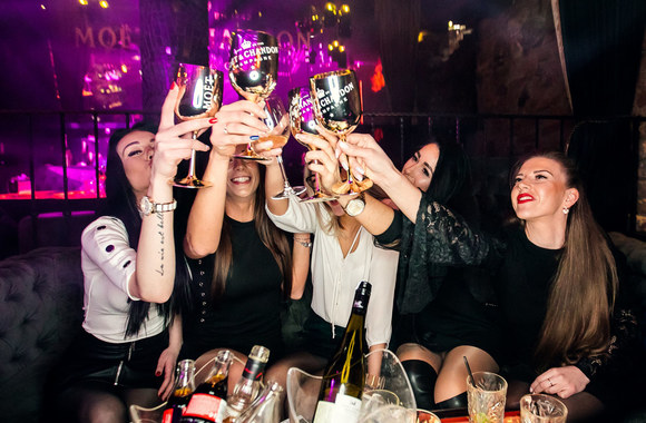 „Goda Alijeva & Driule XL“ drabužių kolekcija pristatyta "Mojo Lounge"