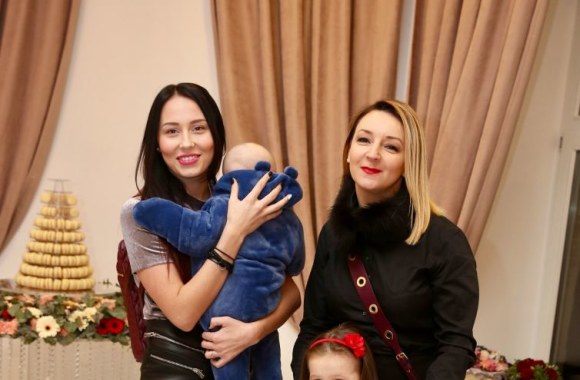 Gabrielė Rutkauskienė-Vasha su dukterimi Adrija, mama Viktorija Mauručaite ir sesute Angela