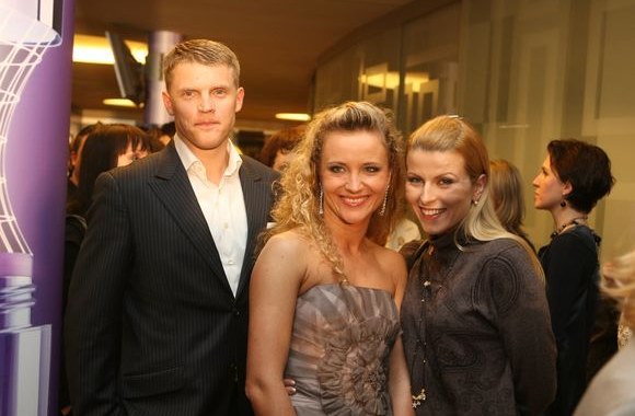 Šokėja Edita Daniūtė (viduryje) su vyru Mindaugu Vasiliausku ir TV laidų vedėja Rūta Mikelkevičiūtė