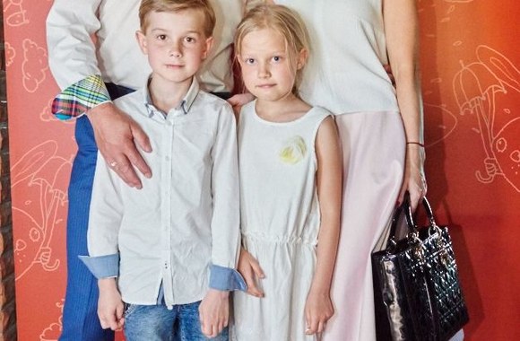 Natalija ir Sigitas Martinavičiai su vaikais