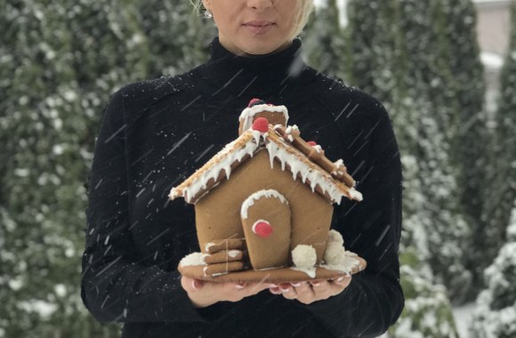 Linos Malaškevičienės kepti meduoliniai nameliai / Asmeninio albumo nuotr.