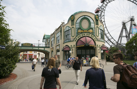 Monika Linkytė ir Vaidas Baumila linksminosi atrakcionų parke