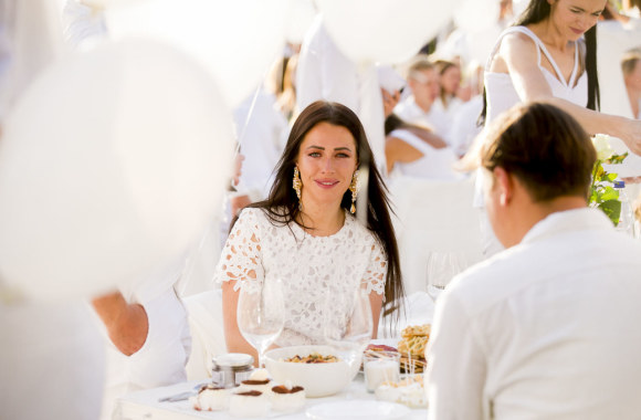 Pikniko Vilniaus centre „Diner en Blanc“  akimirka
