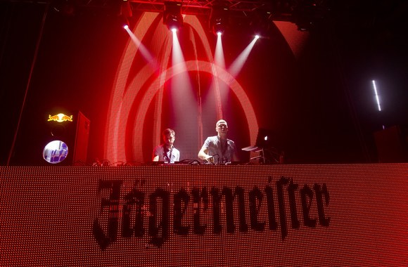 „Hot Chip“ narių pasirodymas 