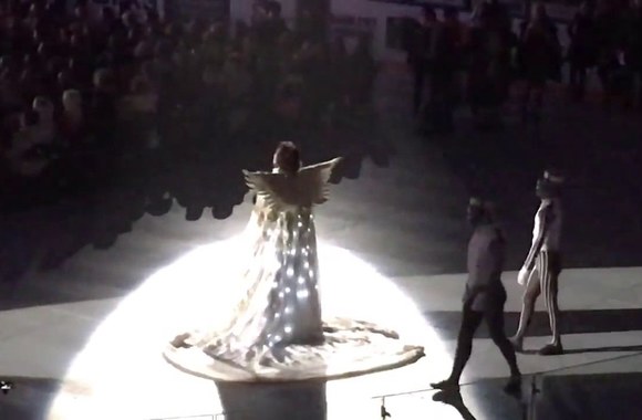 kirkorov-sbil-poklonnitsu-s-nog-na-svoem-shou-ja-v-toljatti