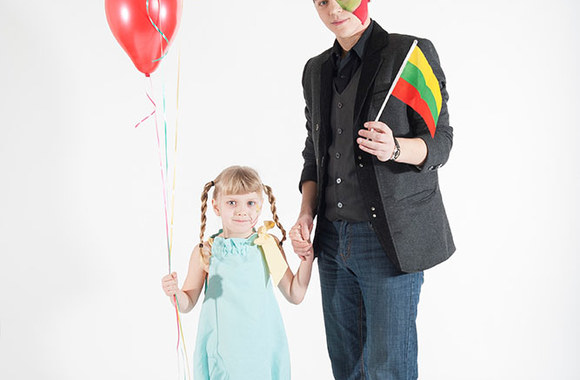 Emili ir Nikolas Kin