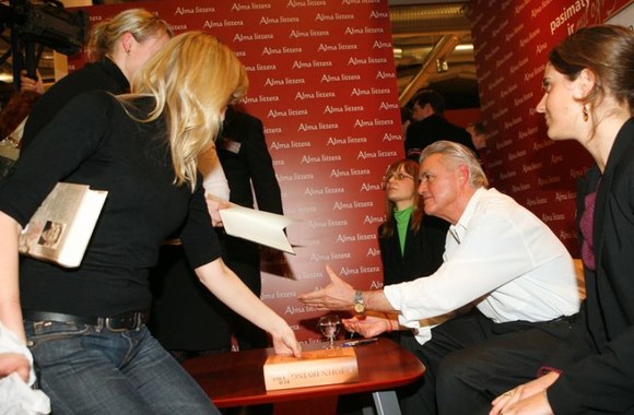 Knygų mugėje Johnas Irvingas nustelbė net politikus