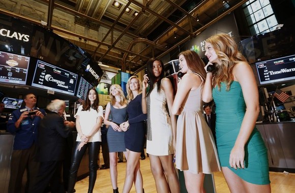 „Sports Illustrated Swimsuit“ modeliai Niujorko akcijų biržoje
