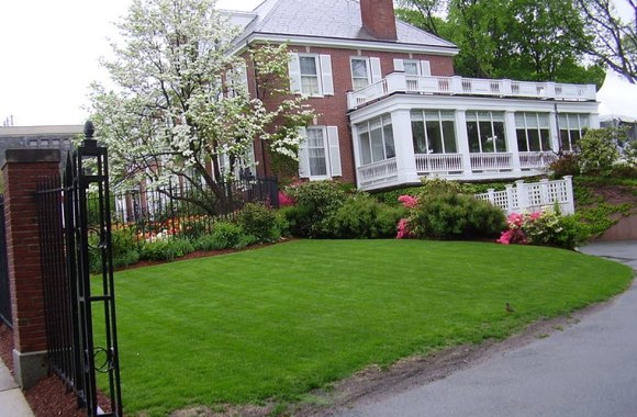 Radžio senelis jam nupirko namą Kryme. Dainininkas išvažiuoja iš Lietuvos