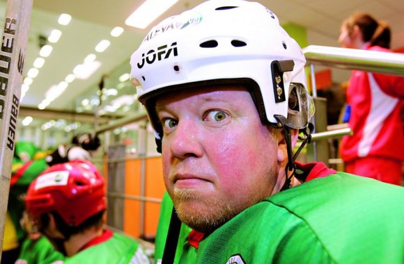 Įžymybių ledo ritulys. Įvartį! Įvartį!