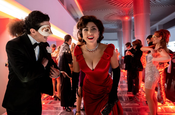 Lady Gaga filme „Gucci mados namai“ / „Scanpix“ nuotr.