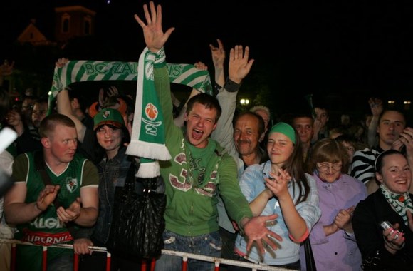 Kauno “Žalgiris“ pergalę šventė su savo gerbėjais