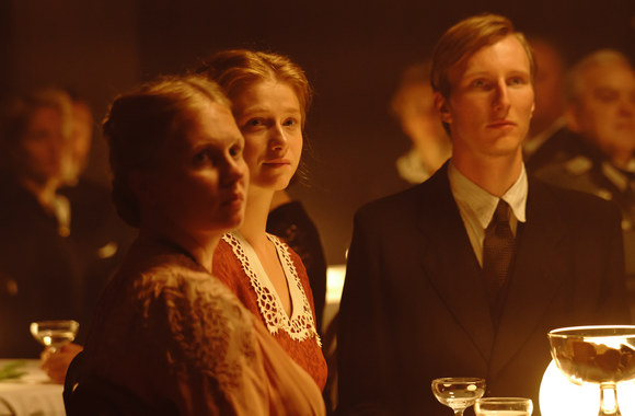 Kadras iš filmo „Miestas prie upės“