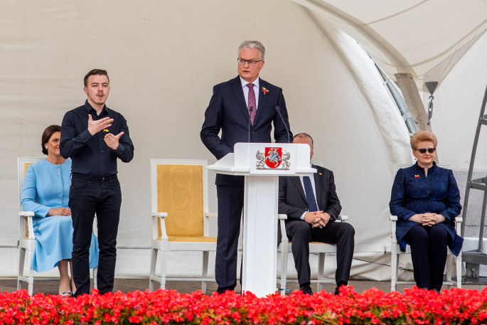 Iškilminga valstybės vėliavų pakėlimo ceremonija Simono Daukanto aikštėje / Irmanto Gelūno / „ŽMONĖS Foto“ nuotr.