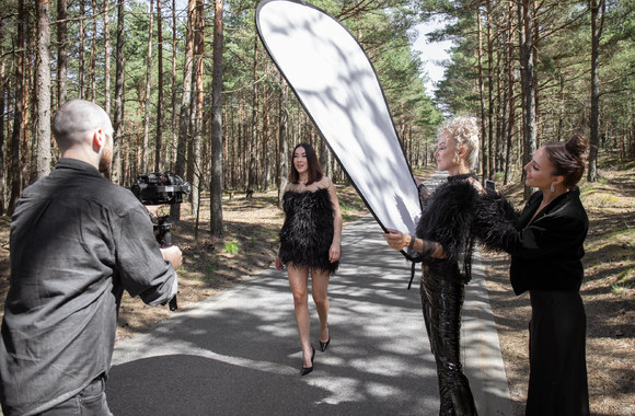 „Queens of Roses“ muzikinio klipo filmavimo užkulisiai / Editos Nyork nuotr.