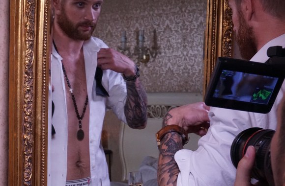 „Pavojingi aukštakulniai“ anonso filmavimo akimirka