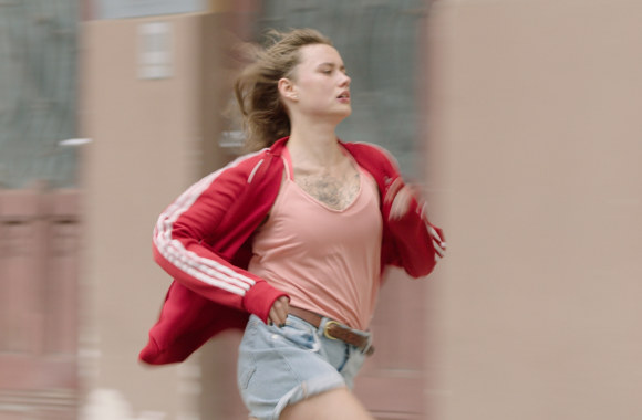 Žygimantė Elena Jakštaitė / Kadras iš filmo „Bėgikė“