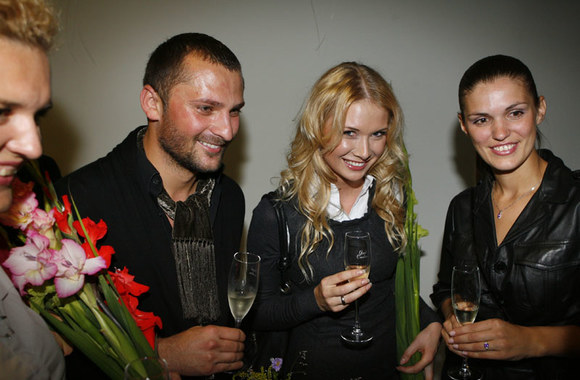 Kolekcija: šilkais besiplaikstanti romantika 