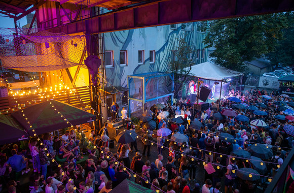 Vilnių drebino repo grupė „Flying Saucer Gang“