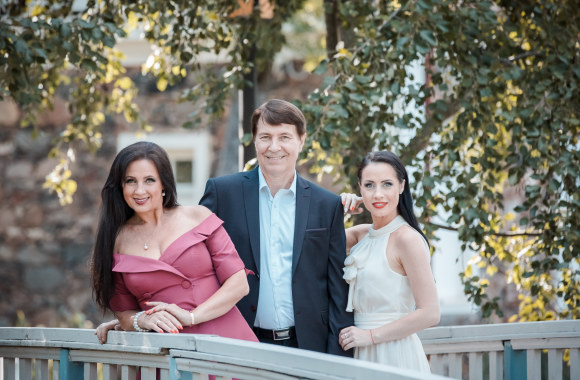 Liveta ir Petras Kazlauskai su dukra Ingrida