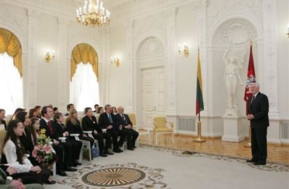 Šalies vadovas priėmė laidos „Lietuvos tūkstantmečio vaikai“ dalyvius