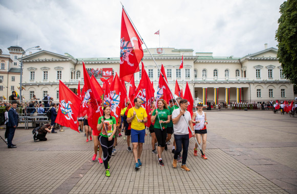 Iškilminga valstybės vėliavų pakėlimo ceremonija Simono Daukanto aikštėje / Irmanto Gelūno / „ŽMONĖS Foto“ nuotr.