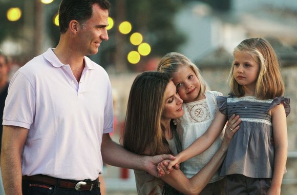 Princas Felipe ir princesė Letizia su dukromis Leonor (dešinėje) ir Sofia