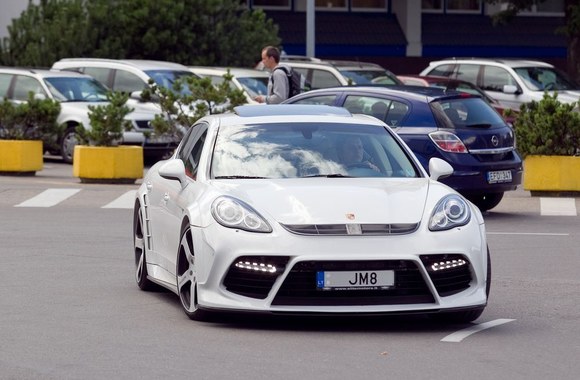 Jono Mačiulio automobilis „Porsche Panamera“