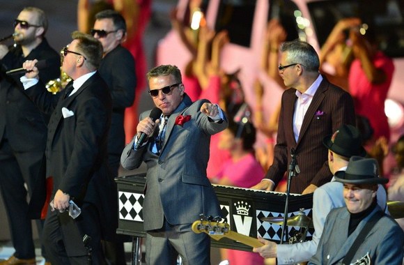 „Madness“ grupės pasirodymas