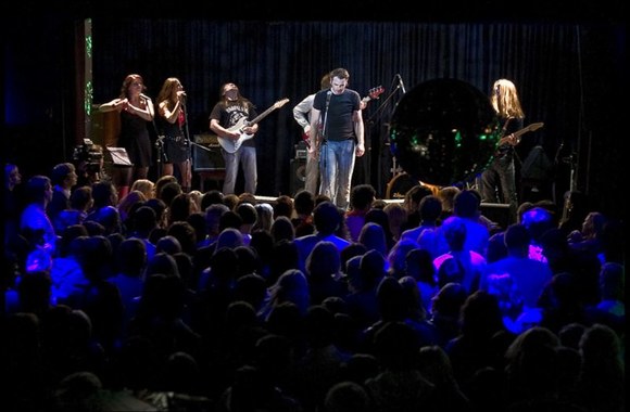 Marijono Mikutavičiaus koncerte - 2 valandos gyvo garso ir būrys draugų