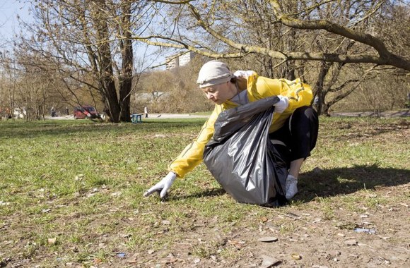Akcija „Darom ’09“. Daug rankų didžią naštą pakelia