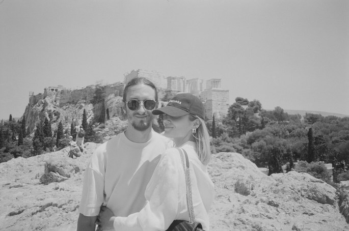 Simona Burbaitė su sužadėtiniu Matu Kolpertu Graikijoje / Asmeninio albumo nuotr.
