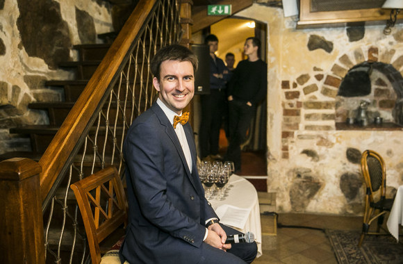 Vakarienės „Dine in the dark“ akimirka