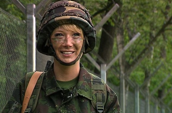 Dainų mūšį Natalijai su Mia iškeitus į tikro karo lauką teks pulti veidu į šlapią žolę!