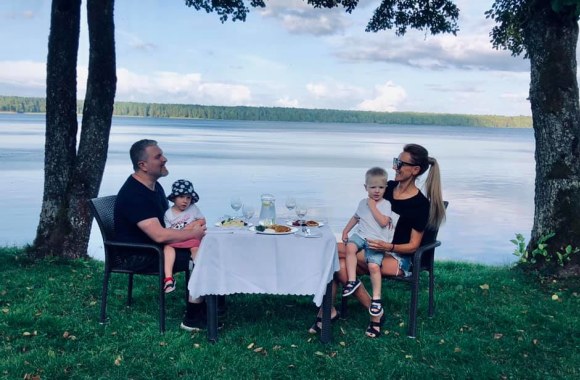 Katažina ir Deivydas Zvonkai su vaikais