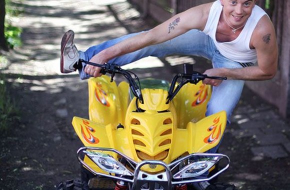 Naujas žaisliukas Tinos garaže