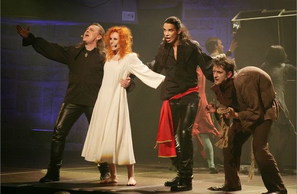 „Paryžiaus katedros“ atlikėjai skina laurus tarptautiniuose festivaliuose 