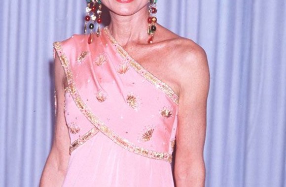 Audrey Hepburn (1929–1993). Moteris, kuriai sekėsi