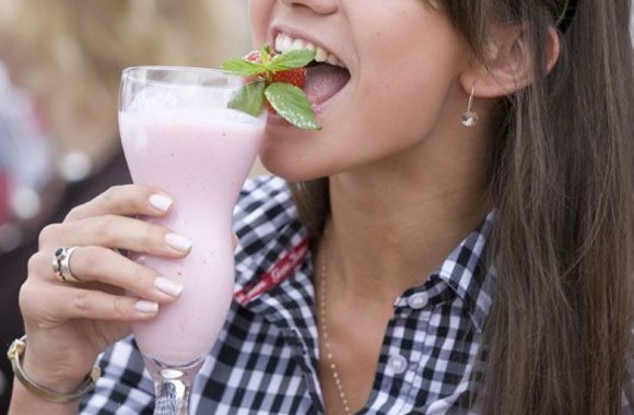 Gražių moterų skaniausi kokteiliai