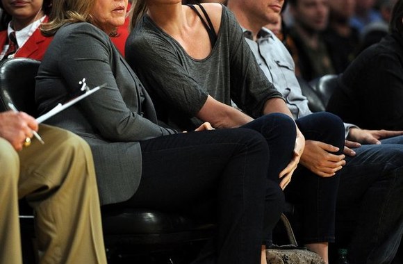 Aktorė Charlize Theron (viduryje) su mama Gerda