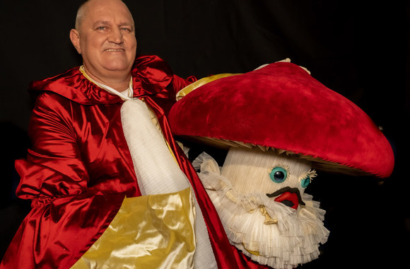 Po Raudonviršo kauke slėpėsi krepšinio treneris Virginijus Šeškus / LNK nuotr.
