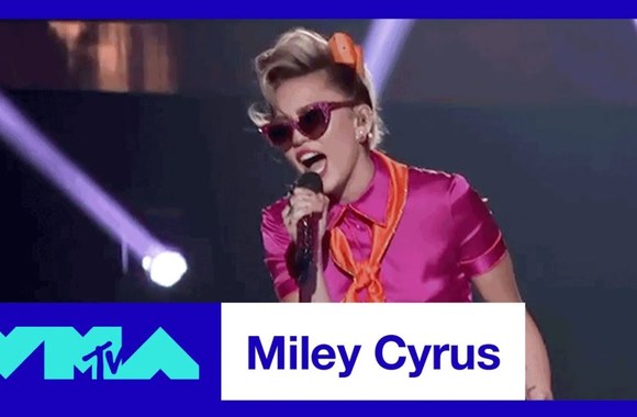 miley-cyrus-performs-younger-now-2017-vmas-mtv