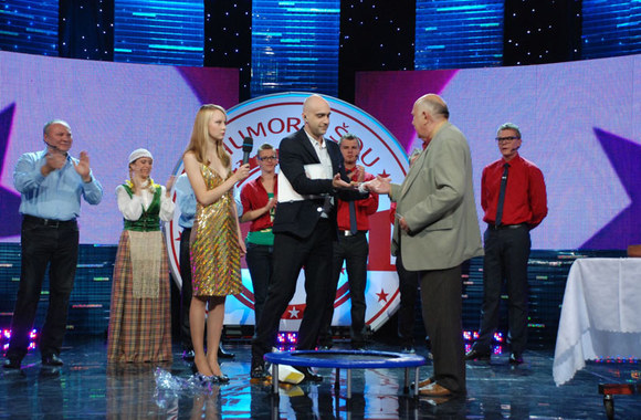 Donatas Katkus humoro šou „Nr.1“ šventė savo gimtadienį su batuta ant batuto