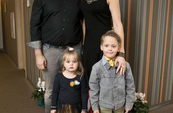 Romualdas Mačiulis su žmona Alesia Mačiulis ir vaikais